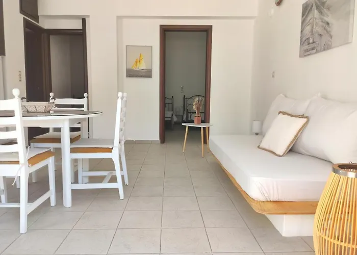 Gompos Apartment - Cozy Apartment Next To The Sea - Amazing Sea View